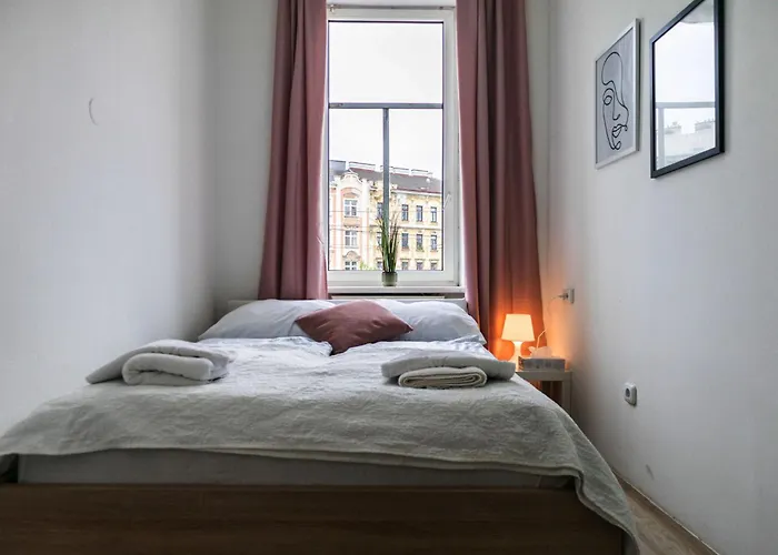Elegant Private Close To Millennium Apartment *